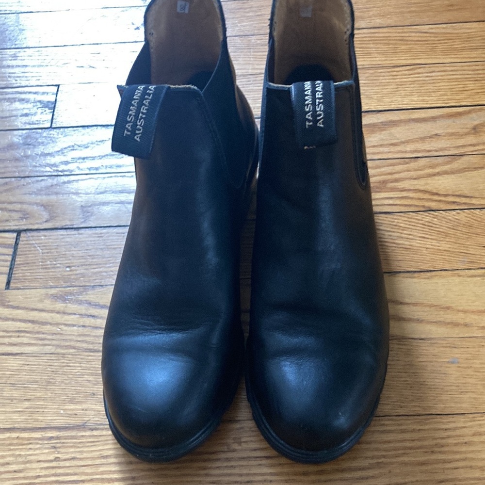 Blundstone Women’s heeeled Chelsea Boot - Black size 10